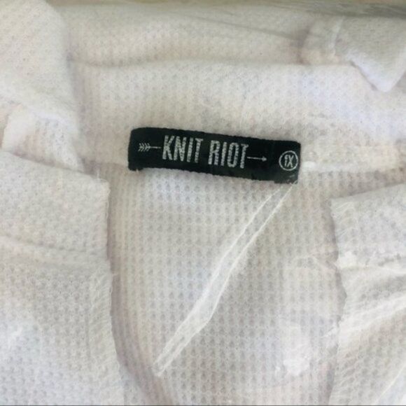 Knit Riot Aerosmith Notch Neck Thermal Top, Classic Rock, Aerosmith, Size 1X NWT - Picture 8 of 8